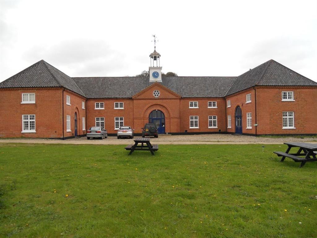 The Stables At Henham Park Panzió Southwold Kültér fotó